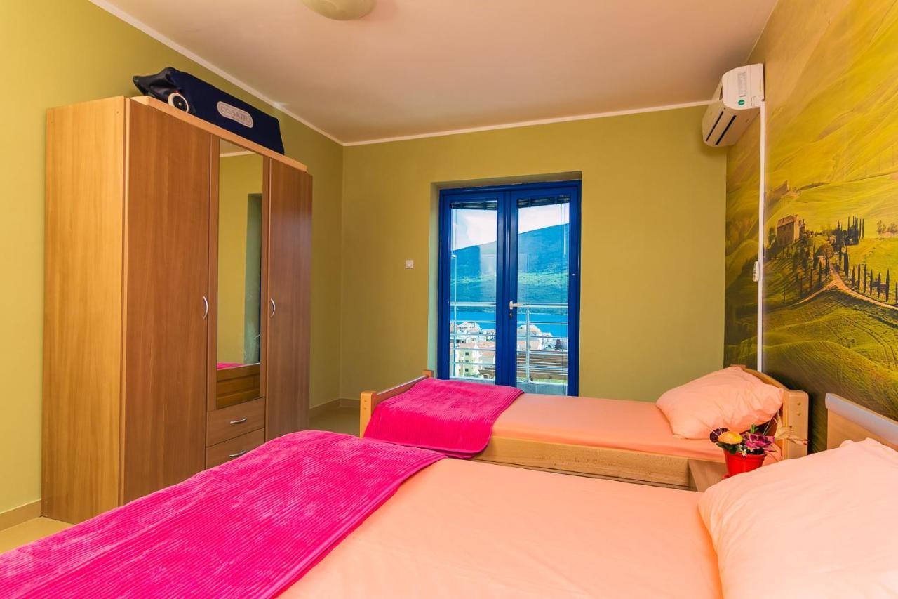 Villa Sea-N-Sun, 7 Bedrooms & Pool, Nearby Portonovi Marina. Đenovići Exterior photo