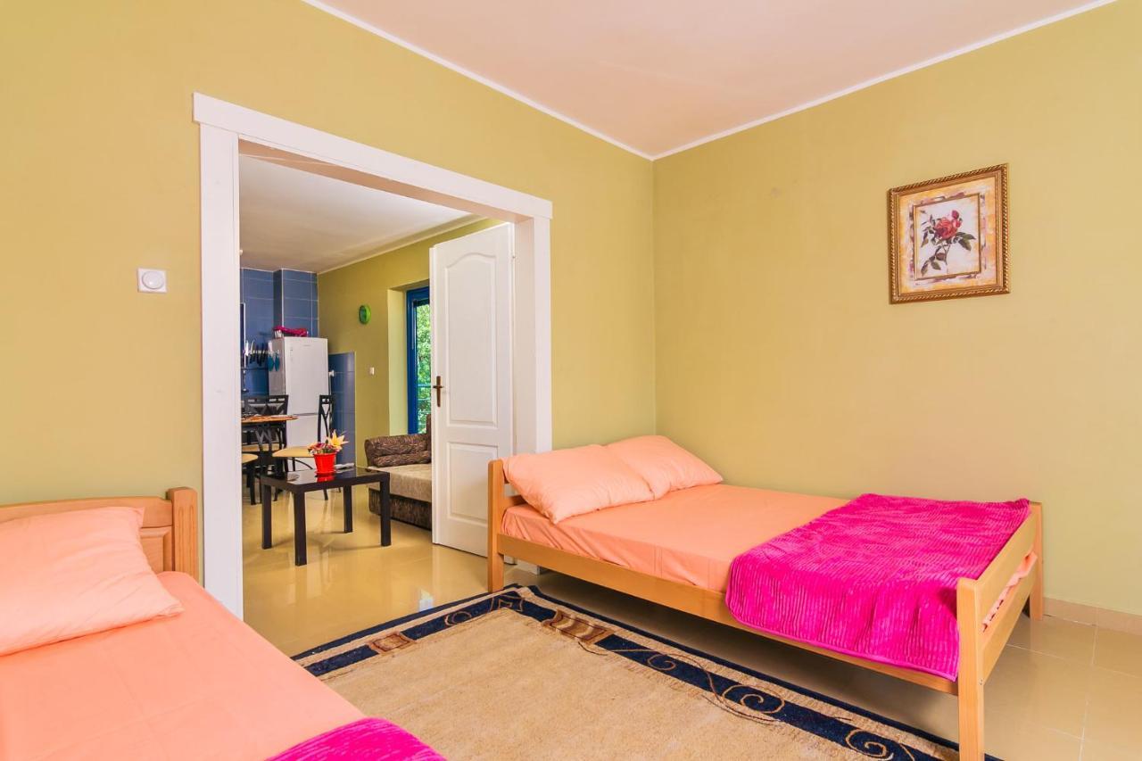 Villa Sea-N-Sun, 7 Bedrooms & Pool, Nearby Portonovi Marina. Đenovići Exterior photo