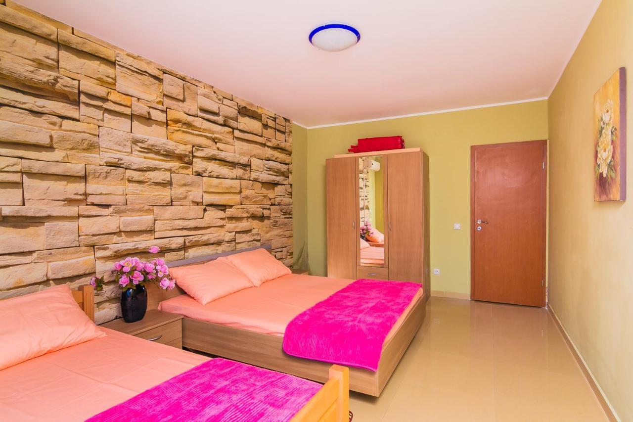 Villa Sea-N-Sun, 7 Bedrooms & Pool, Nearby Portonovi Marina. Đenovići Exterior photo